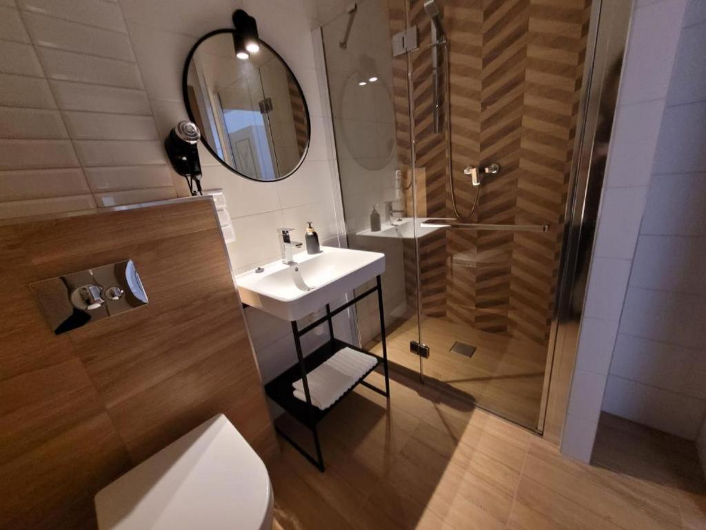 Good Sleep Bed & Breakfast Kolonowskie ภายนอก รูปภาพ